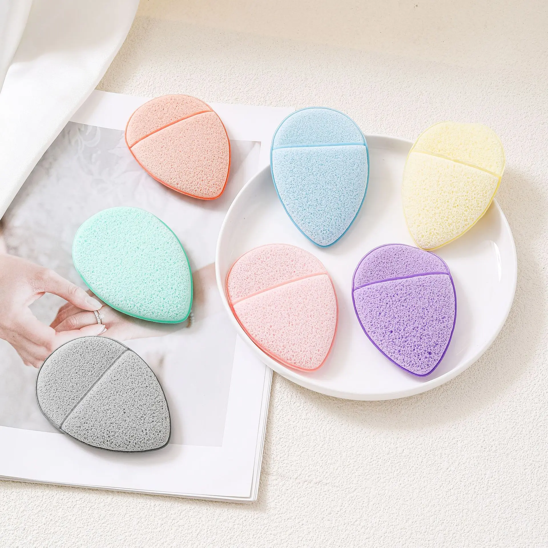 Glove-style facial cleansing puff, makeup remover, mud mask remover, deep cleansing facial sponge, face scrubbing towel.