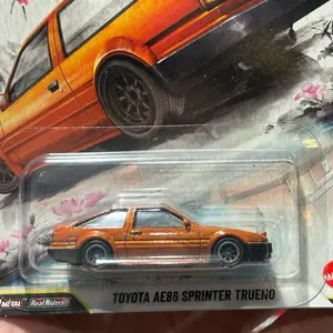 Premium Toyota AE86 Sprinter Trueno 1:64 scale Diecast car