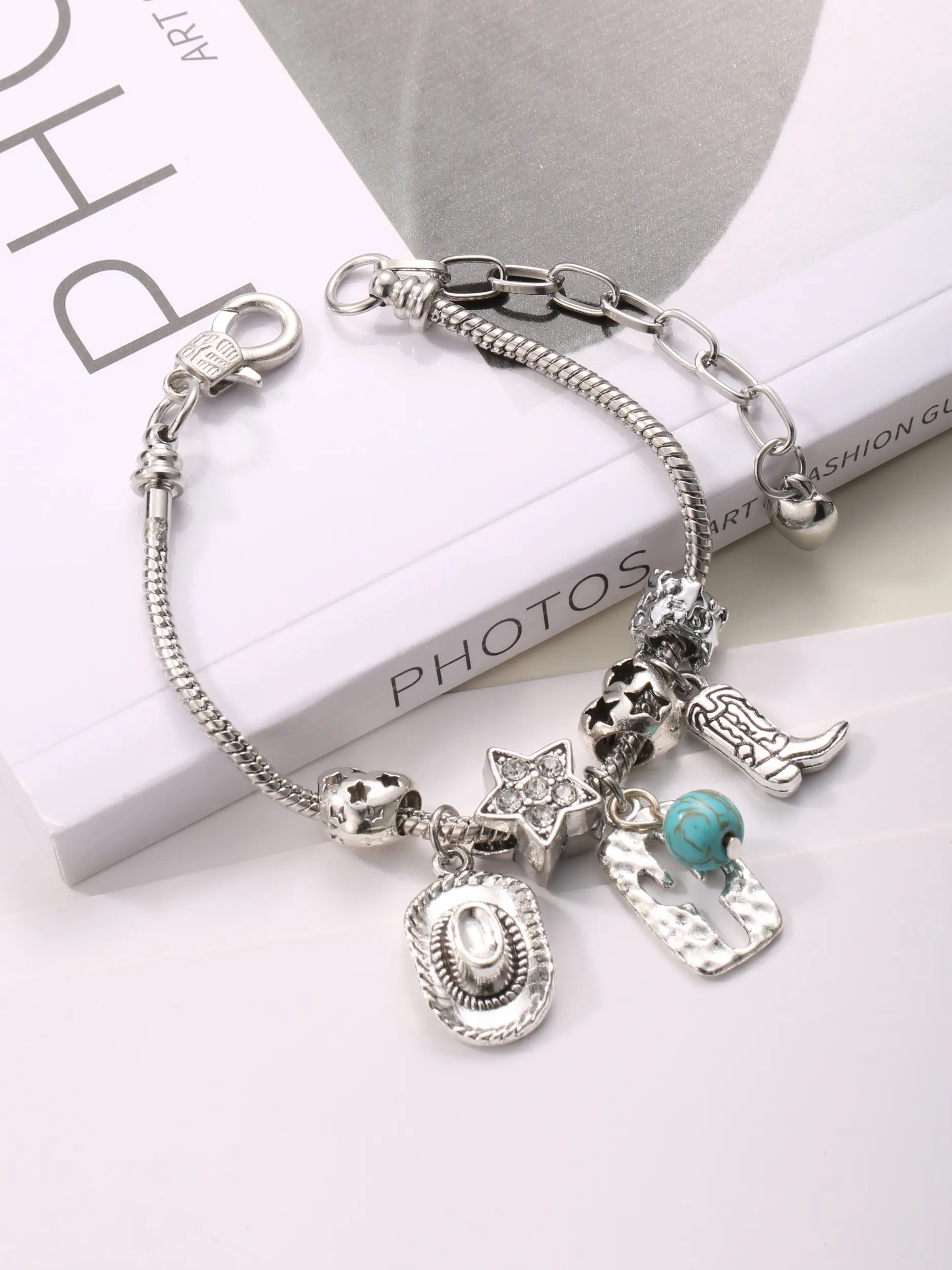 Fashion Retro Western Cowboy Bracelet for Women, Boho Style Cactus Shield Cap, Geometric Pattern, Zinc Alloy Chain, All Seasons