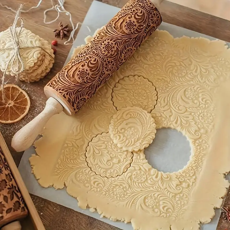 1pc Wooden Rolling Pin with Christmas Snowflake Engraved-Embossed Pattern, Kitchen Baking Utensil, Ideal for Holiday Baking, Perfect Gift