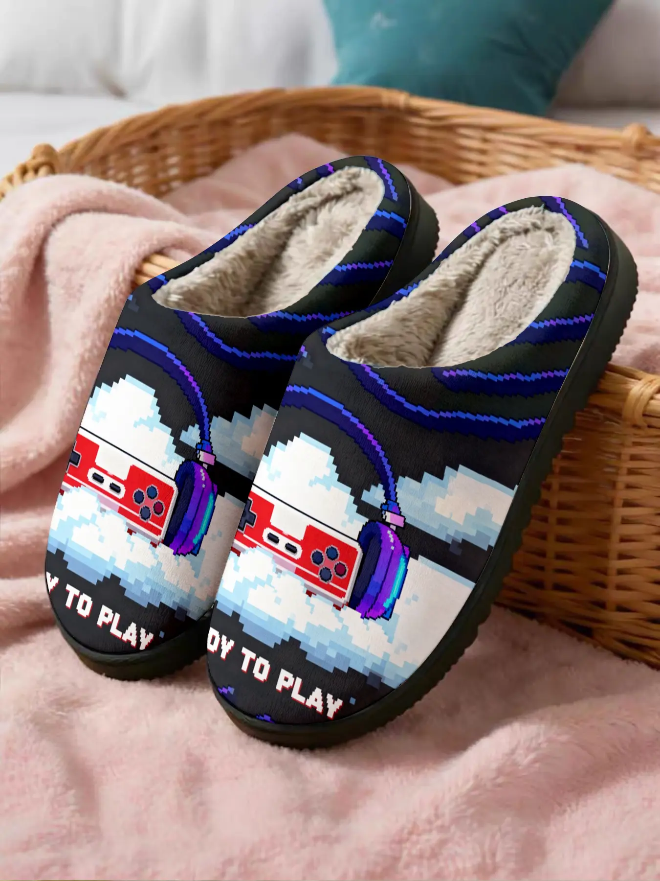 🎮 1 Pair Retro Game Controller Plush Slippers | Trendy Nostalgic Gaming Style | Cloud-Like Warm Fleece + Non-Slip Thick Sole | Eye-Catching Warm Pick for Gamers & Homebodies (Fall/Winter Home Wear)