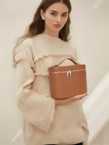 Women's Makeup Bag Portable Cosmetic Organizer Large Capacity Travel Case with Handle and Dividers Ideal Toiletry Kit for Girls Makeup Storage Bag