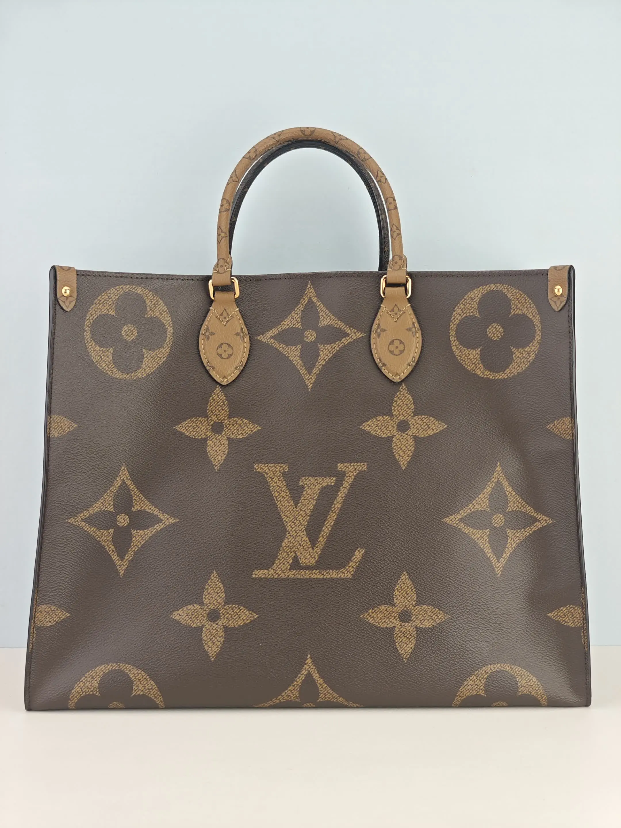 Pre-owned Monogram coated canvas Tote Bags Louis Vuitton Monogram Reverse Canvas Onthego GM Shoulder Bag Brown【NZ1199】