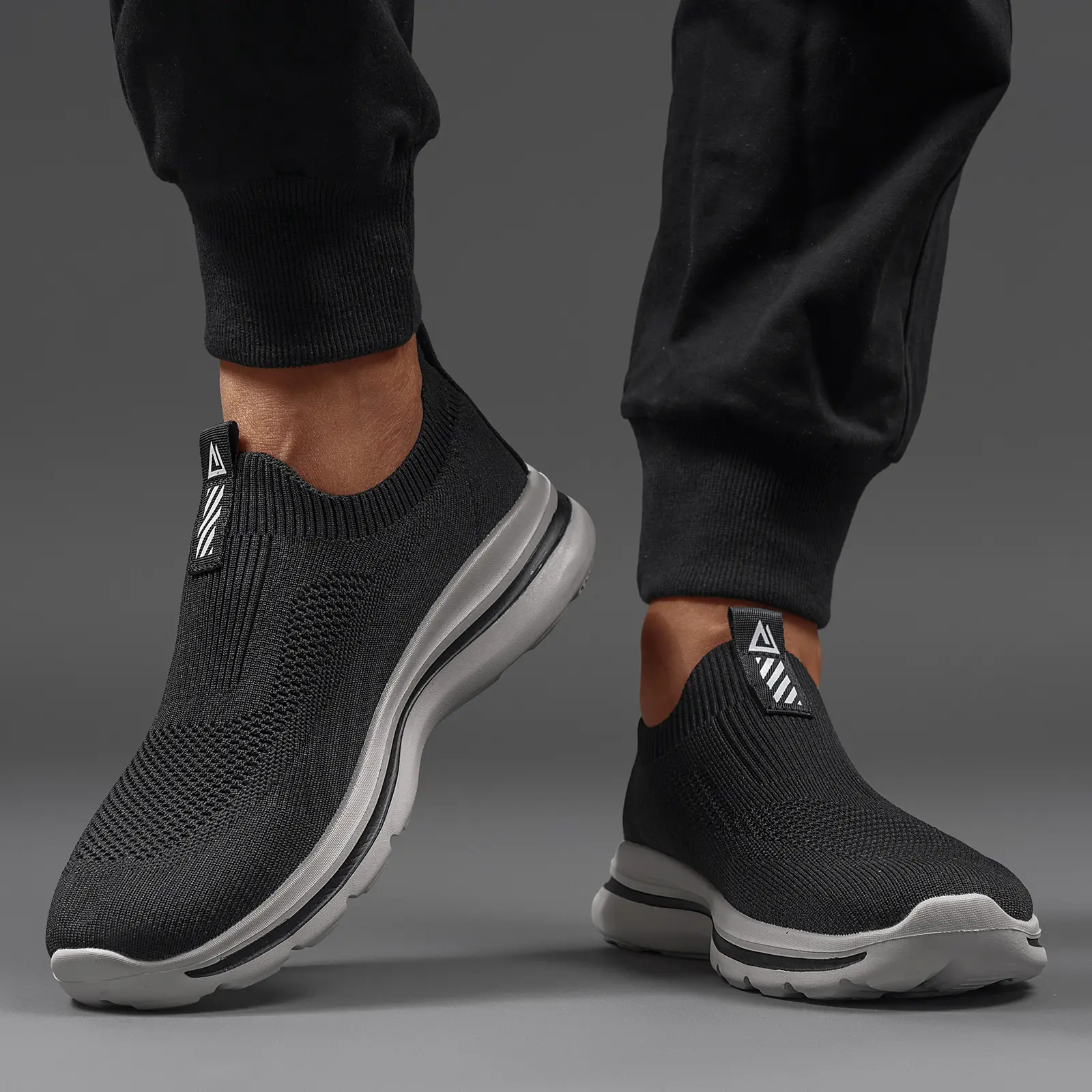 Men outdoor walking shoe. 2026 Men's Slip-On Sneakers, Breathable Mesh Running Shoes, Comfortable Sports Shoes for Outdoor Fitness, Lightweight Road Running Shoes.1239