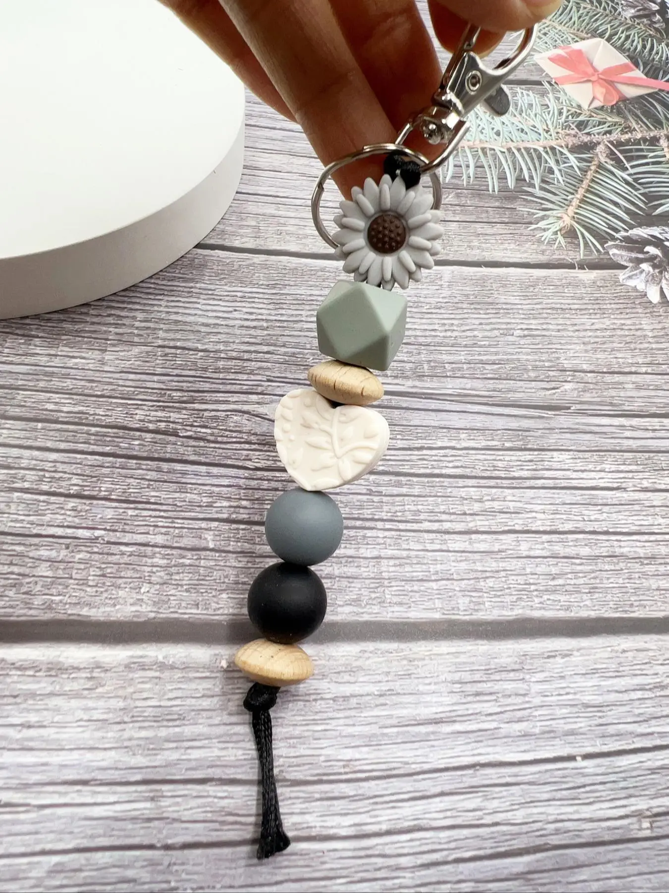 Colorful Flower Design Beaded Keychain, Boho Style Beaded Decor Keychain For Women & Men, Cute Trendy Accessory, Bag Decoration