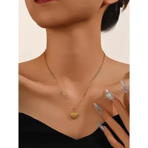 European-American Vintage Starburst Heart Necklace | Minimalist Golden Paperclip Necklace