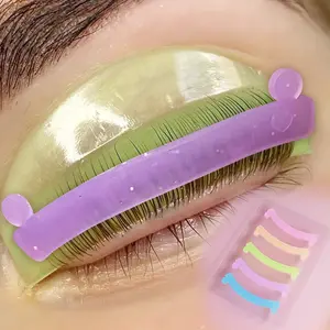 Ultra-Soft Silicone Ear Lash Lift Pads，Reusable Eyelash Curling Aid，can preventyour lashes from bouncing offthe lash lift pads. Holds lashesin place to allow lash lift lotionto work optimally，Multiple colors are available for selection，Suitable for person