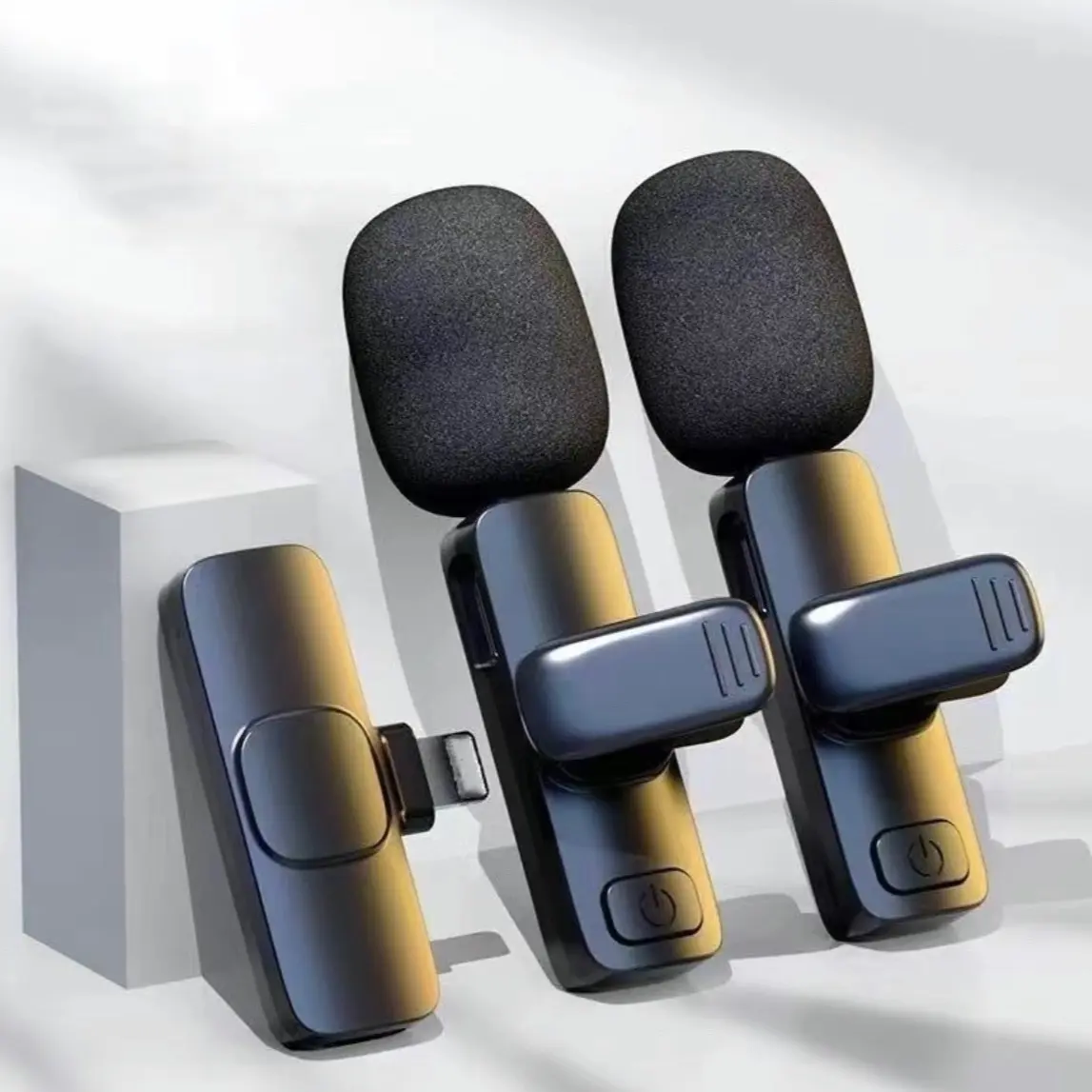 Wireless Lavalier Microphone, Portable Clip-on Microphone, Portable Mini Microphone for Video Recording, Live Streaming, Interviewing & Vlogging, Mini Noise-canceling Radio Equipment for iPhone