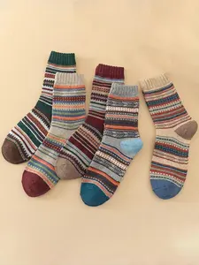 5 pairs of unisex retro-patterned mid-calf socks, soft and comfortable, thickened for warmth. Random assortment pack, fall/winter style.