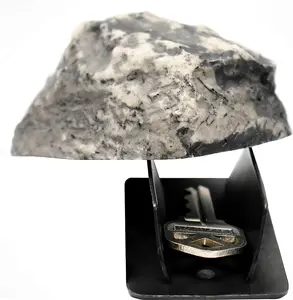 Outdoor House Key Holder - Ingenious Spare Key Hiding - Weatherproof Rocks/Chips Hideaway