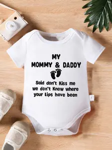 Baby "Mommy's Little Man Daddy's Best Buddy" Graphic Onesie, Soft Cotton Short Sleeve Bodysuit, Family Love Themed Outfit for Newborn Boys Baby Boy Clothes