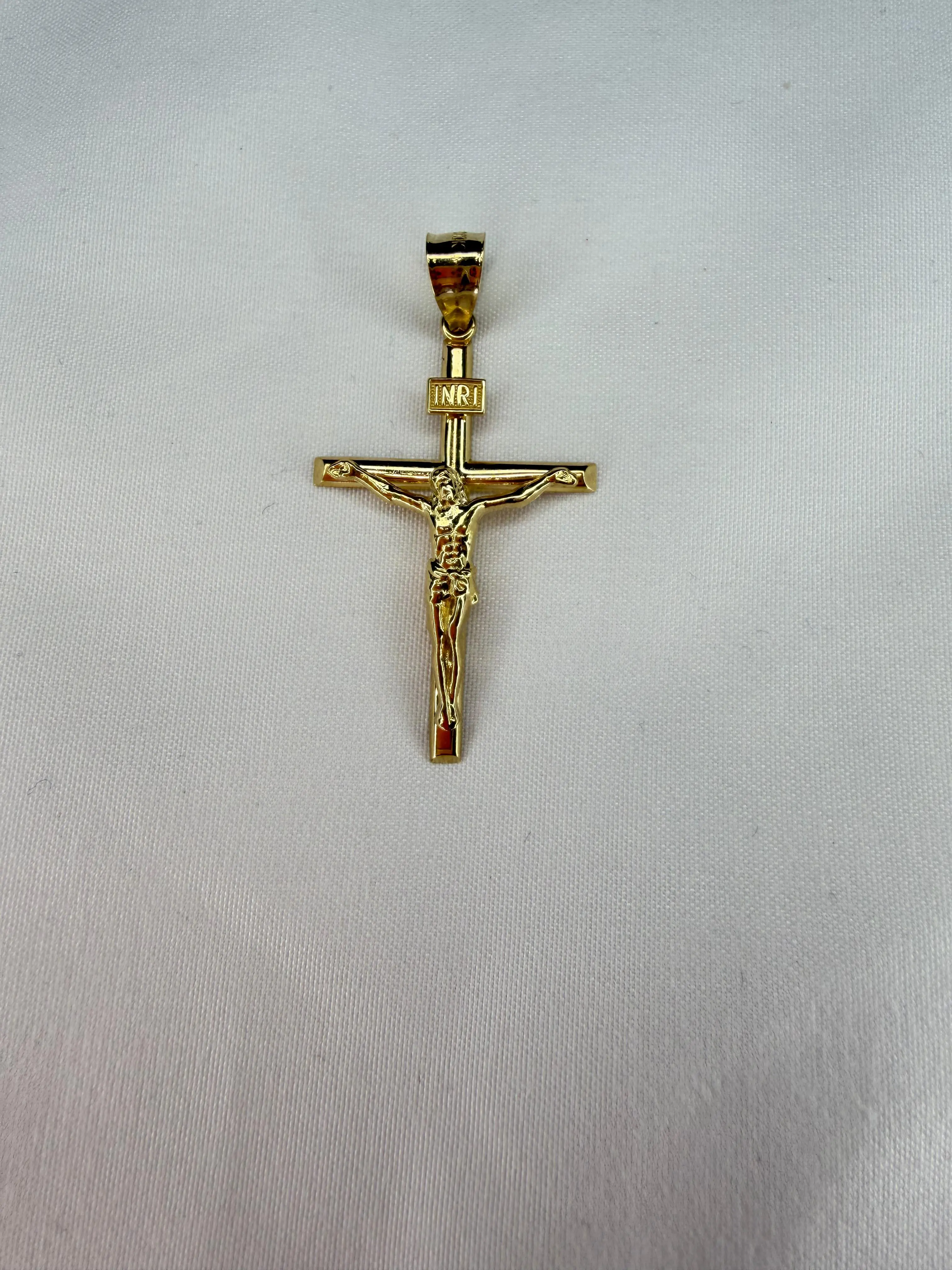 Hermoso dije d crucifijo en oro real 10k