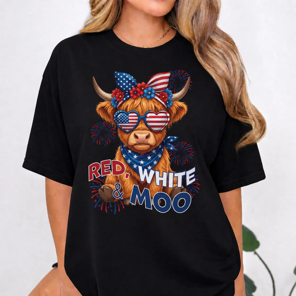 Red White & Moo Highland Cow T-Shirt, 4th of July Patriotic Graphic Tee, Cute American Flag Cow Shirt, Independence Day Fireworks Short Sleeve Top, Women's Summer Casual Crewneck, Funny USA Holiday Outfit, Country Western Farm Cow Lover Gifts, Party Shirt