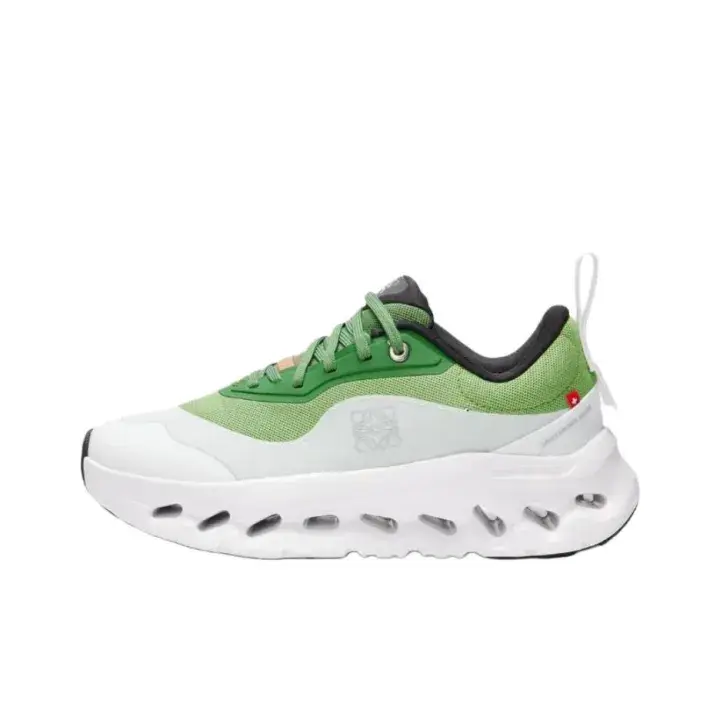 White green color-block hollow wave cushioned sneakers, bouncy sole delivers comfy support for hiking, walking & daily casual wear