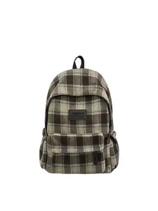 Fashionable leisure travel backpack with niche design, checkered backpack, trendy and versatile backpack, stylish daypacks, suitable for students to use in scenarios such as class commuting and travel.