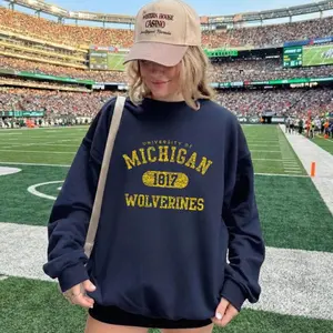 College Vintage Style Graphic Hoodie, Personalized University of Michigan Sweatshirt , Retro Michigan Basketball 2026 Sweatshirt, Basketball Tshirt