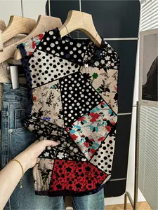 Spring and summer back-to-school casual style loose crew neck sleeveless knitted top with contrast dark blue trim and geometric polka dot floral print for women, suitable for going out, can be worn with a vest or alone, Womenswear