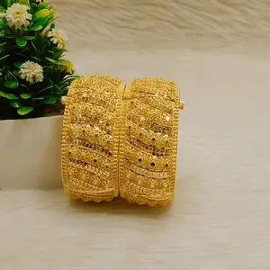 2pc Elegant Gold-Toned Bangle Bracelet with Intricate Design and Sparkling Details for Women's Fashion