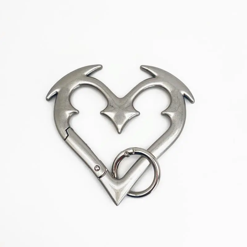 Aeropostale Gothic Heart Carabiner Keychain - Durable Metallic Zinc Alloy, Unisex Gothic Design, Bold Statement, Secure Clip Fashion Accessory for Daily Keys, Bags (Sports & Outdoor Equipment)
