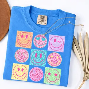 Comfort Colors Colorful Smiley Face Grid Shirt Retro Y2K Leopard Smiley Graphic Tee Neon Aesthetic Happy Face Pattern Streetwear T-Shirt