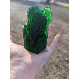 Faux Emerald Cthulhu Statue Lovecraft Gifts Resin Statue Horror Resin Crystal Gifts for Him Horror Gifts Office Trinkets Cthulhu Idol Resin