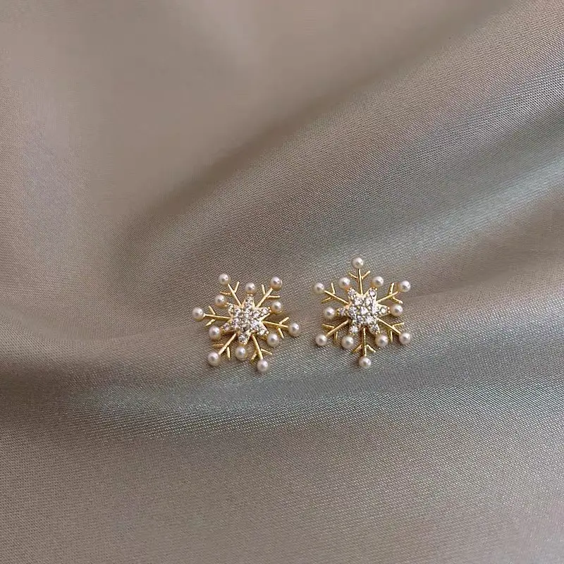 Elegant Pearl Snowflake Stud Earrings for Women Dainty Sparkling Winter Holiday Statement Jewelry Christmas Party Daily Wear Birthday Anniversary Gift Fashion Accessory