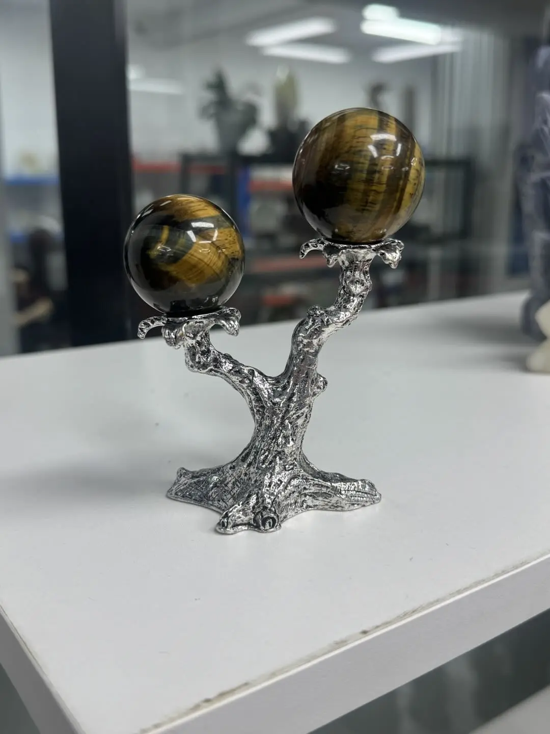Connie(8490)gc.Tiger eye sphere with stand