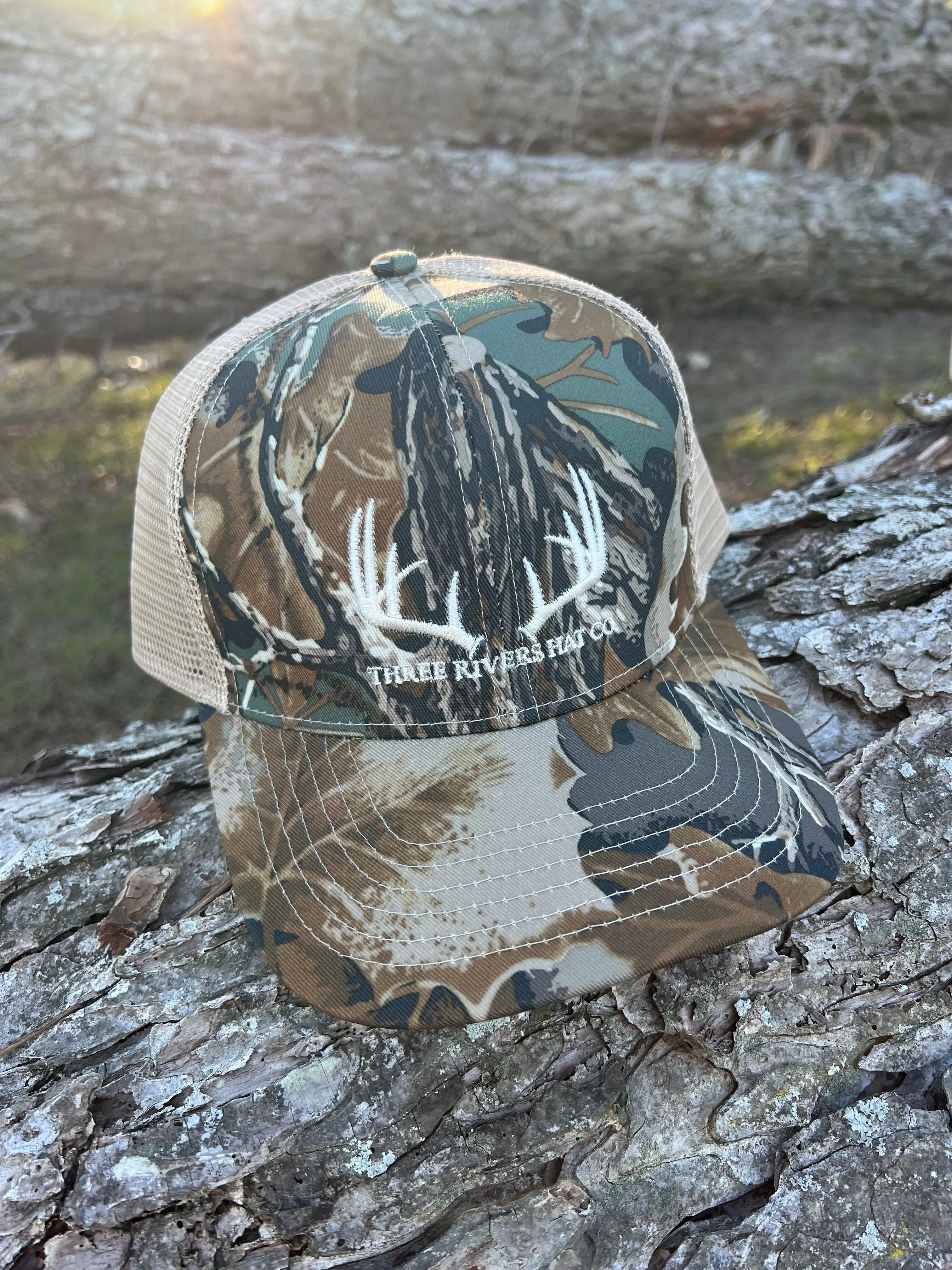 Classic Whitetail Rack - Trucker Snapback - Realtree Camo