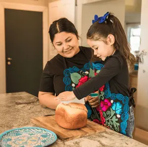 Embroidered Floral Apron Set - Elegant Floral Design with Embroidered Detailing for Versatile Use