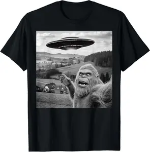 100% Cotton Bigfoot Selfie With Alien UFO Funny Gifts For Men Women Kid T-Shirt