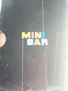 USED-Mini Bar: A Little Book of Big Drinks (5 books) Mini Bar: Whiskey, Vodka, Tequila, Rum & Gin by Mittie Hellmich (Paperback)
