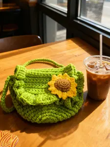 Women's Handcrafted Crochet Floral Yarn Bag, Cute Cartoon Sunflower Crossbody Purse, Perfect Gift for Friend or Girlfriend