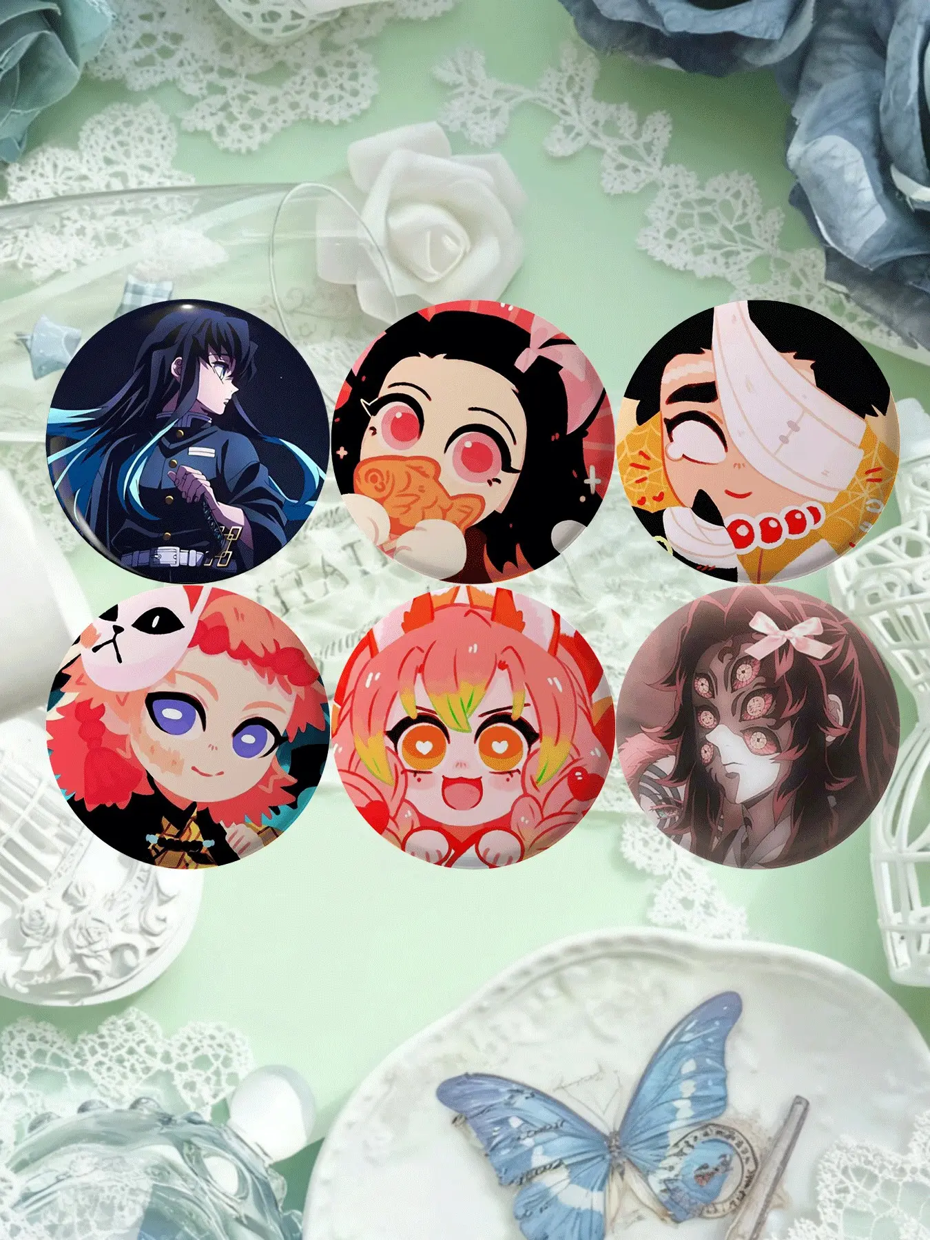 This Demon Slayer brooch set is perfect for bags, jeans, T-shirts, backpacks, and hats. These badges, accessories, and decorative pendants enhance the look of everyday items and make a creative gift. Ideal for birthday gifts or as a festive accessory.