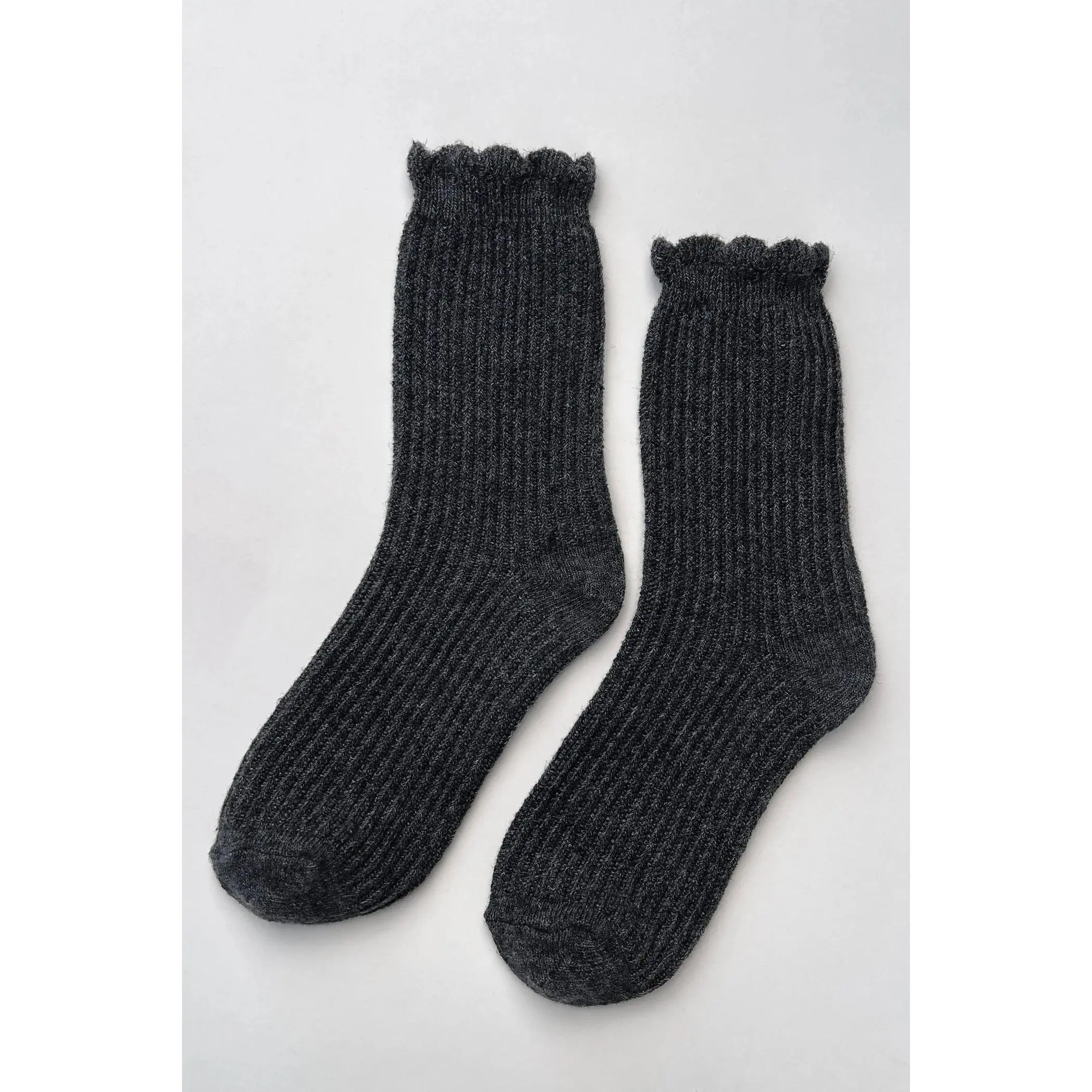 Linen Scallop Socks in Charcoal