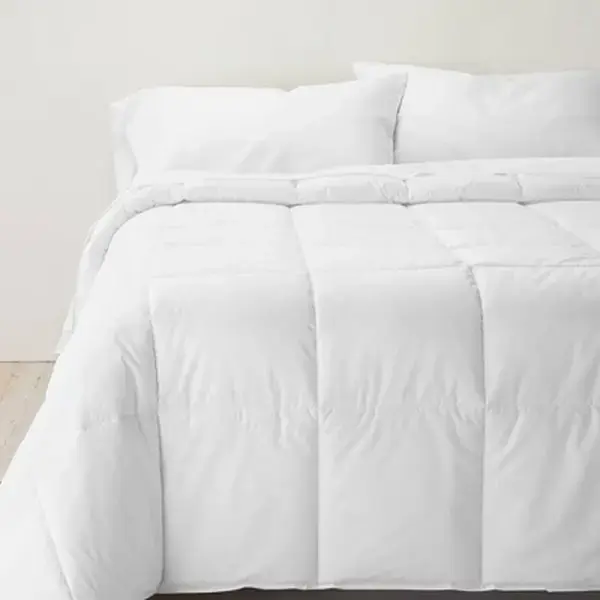 Mid Weight Premium Down Alternative Hypoallergenic Machine Washable