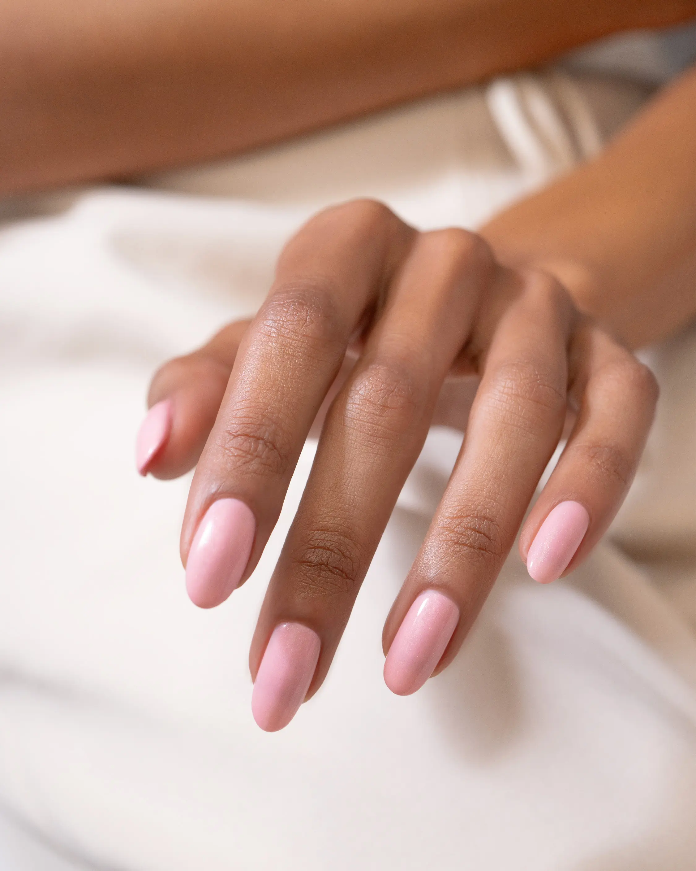 Gelish MINI Light Elegant - Light Pink Shimmer, Long-Lasting Soak-Off Gel, Vibrant Color, Chip-Resistant, High Shine, Professional Salon Quality, 9mL.