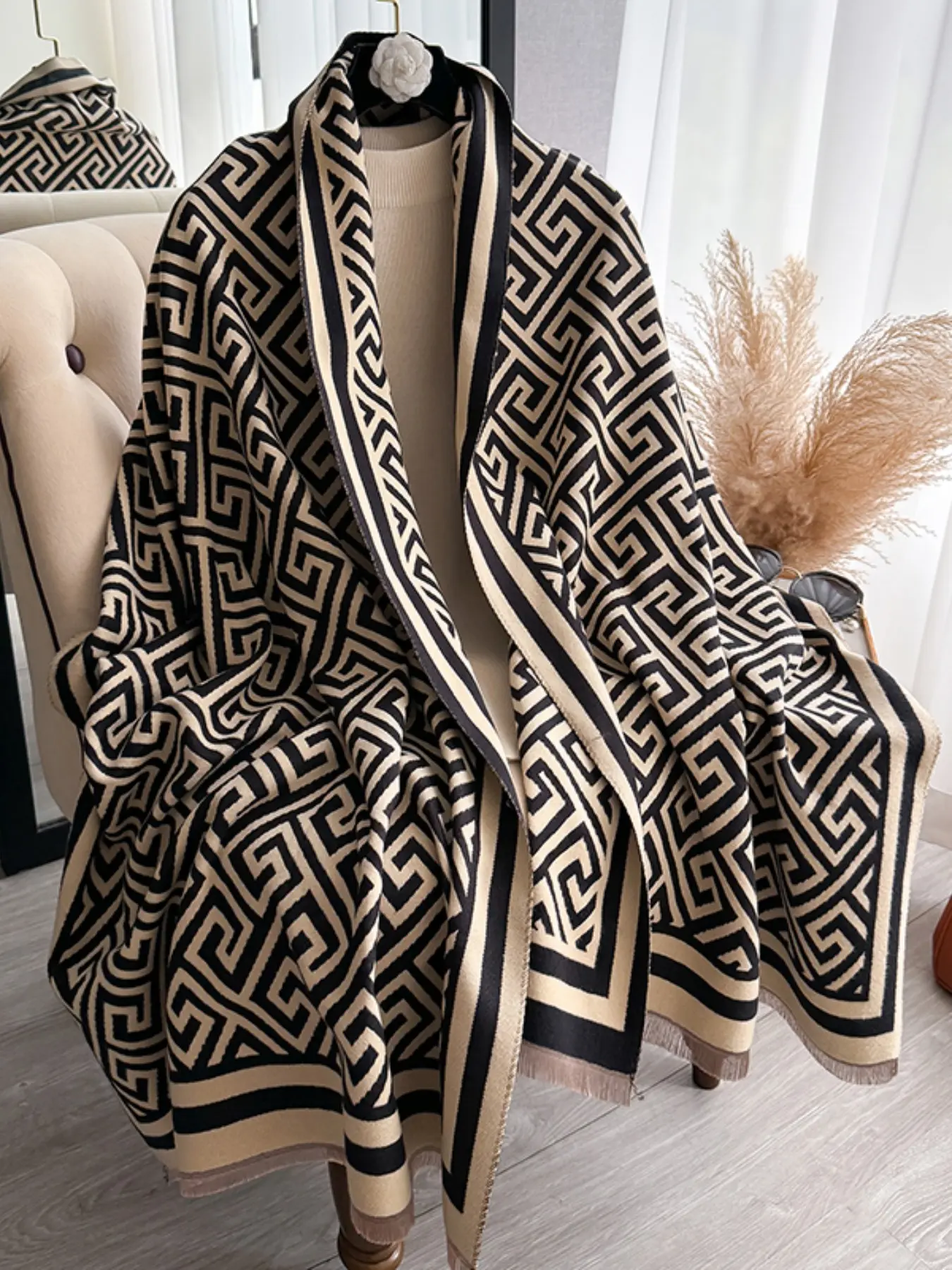 Women's Elegant Geometric Print Fringe Trim Shawl, Thick Woven Fabric, Polyester Shawl, Fitted Style, Fall & Winter Fashion Accessory, Comfortable and Warm, Fashion Shawl Wrap