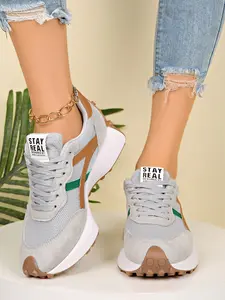 Spring and summer breathable and comfortable thick soled casual sports shoes for women, retro fashionable lace up outdoor walking shoes suitable for daily wear