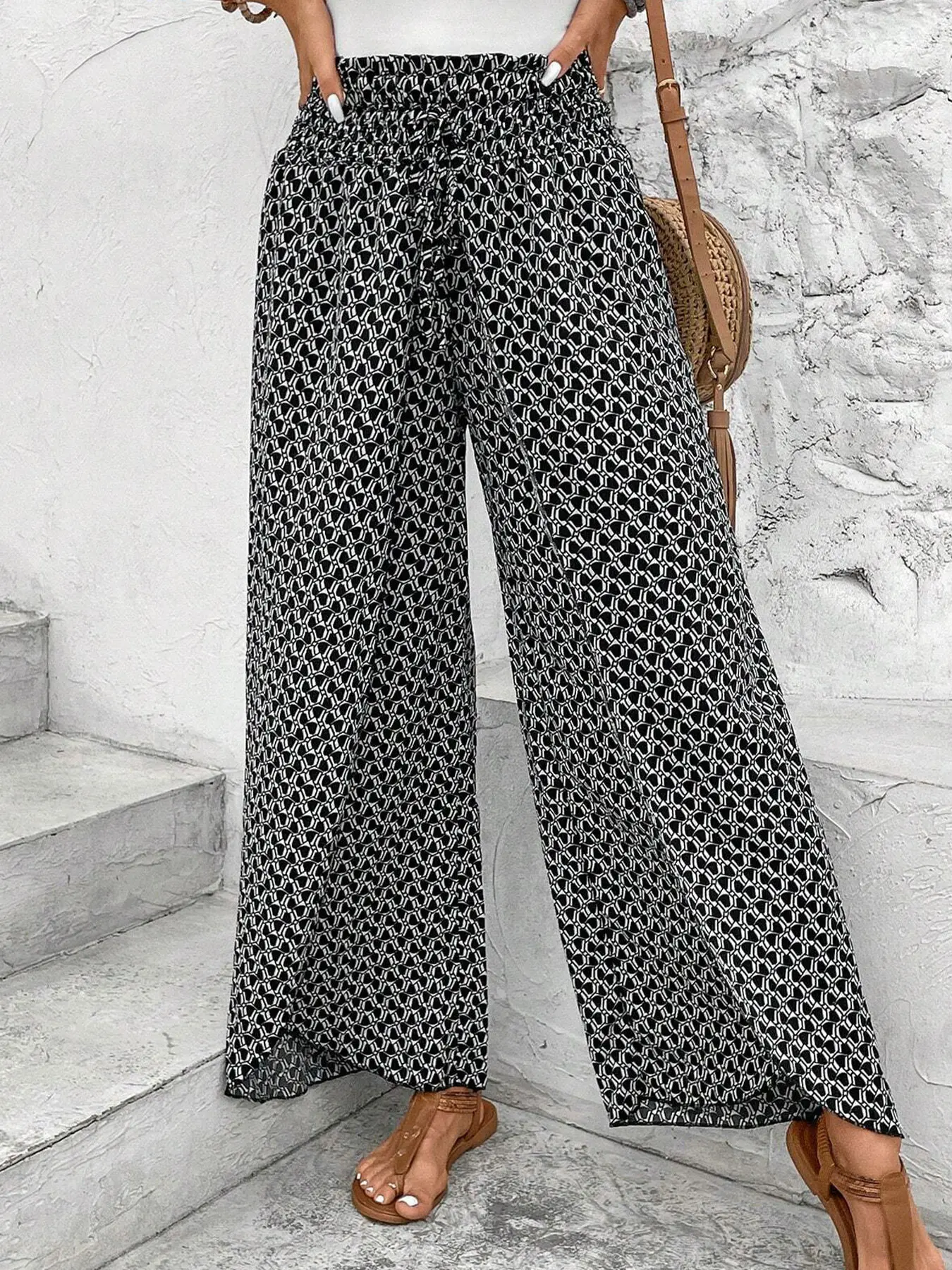 A women's floral Boho fashion versatile wide-leg skirt with side slit, suitable for summer, suitable for beach, sand, party and other occasions