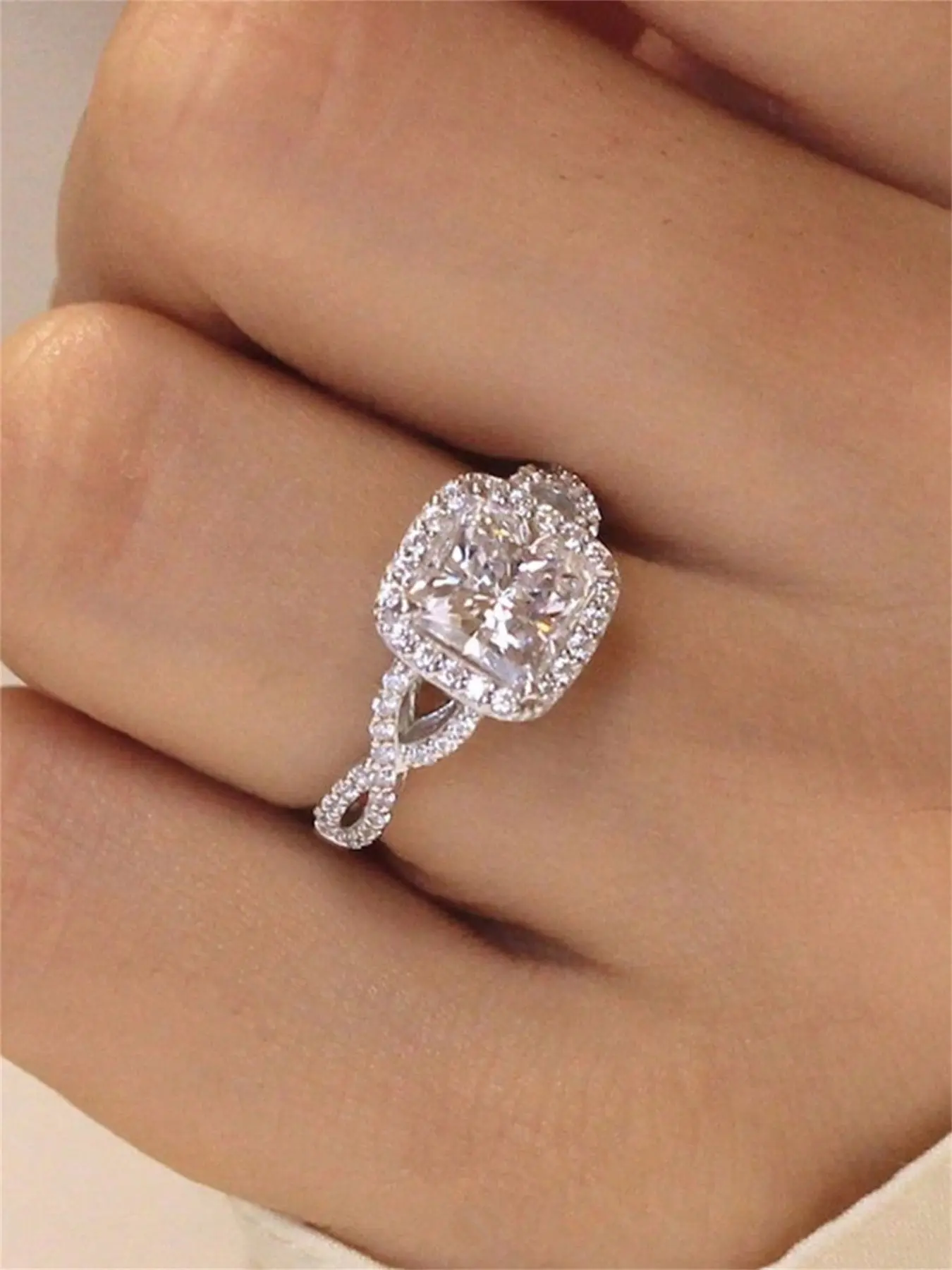 1 PC Glamorous Cubic Zirconia Gemstone Ring Statement Rings For Women Artificial Gemstone Ring Bridal Statement Ring For Wedding Engagement Party Jewelry Valentine's Day Gift