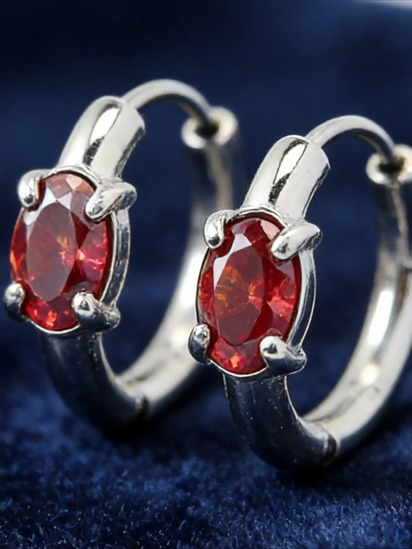 1 Pair 0.5Carat Stylish and Sparkling Oval Red Synthetic Moissanite Circular Ear Stud Earrings, An Ideal Memento for Banquets, Parties, Festive Occasions, Unforgettable Birthdays, and Significant Anniversaries