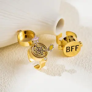 2pc innovative and adorable animated ring accessory that vividly depicts the sweet bond between friends. It is perfect for giving to your best friend.