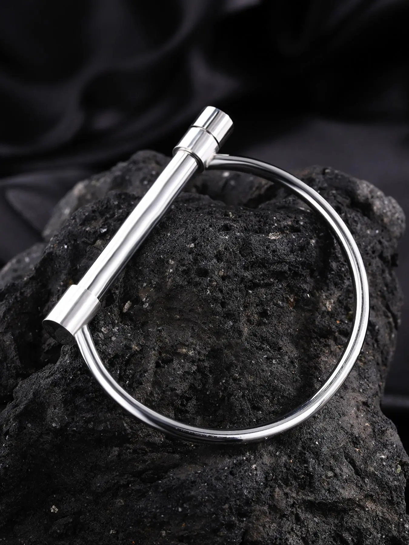 Classic Fashion Stainless Steel Knob Horseshoe Unisex Bracelet, Perfect Gift for Friends, Durable and Stylish Accessory