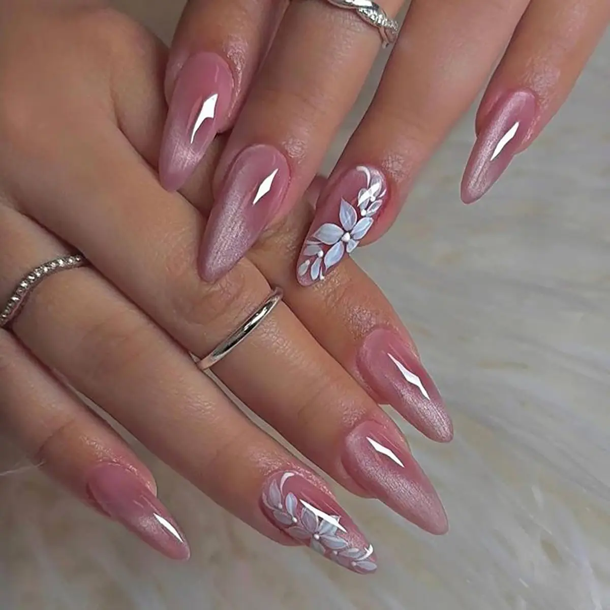 White Flower Pink Cat's Eye Wearing Nail Short Almond Nail Nail Art Wearing Premium Sense Fake Nails