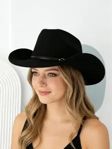Designed for the Modern Explorer with a Taste for the Vintage: This Durable Felt Cowboy Hat is an Essential Unisex Accessory for Any Western-Themed Event, Festival, or Casual Outing.