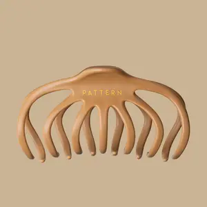 PATTERN Beauty Hair Clip in Caramella | Dual-Parting & Superior Hold – Everyday Styling