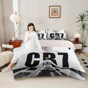 Cristiano Ronaldo Crown King Coronation Jersey Number 7 Football Superstar Giant Poster Decorative Bedding Set, Soft Polyester, Machine Washable, Suitable for All Seasons, Seasonal Bedding.