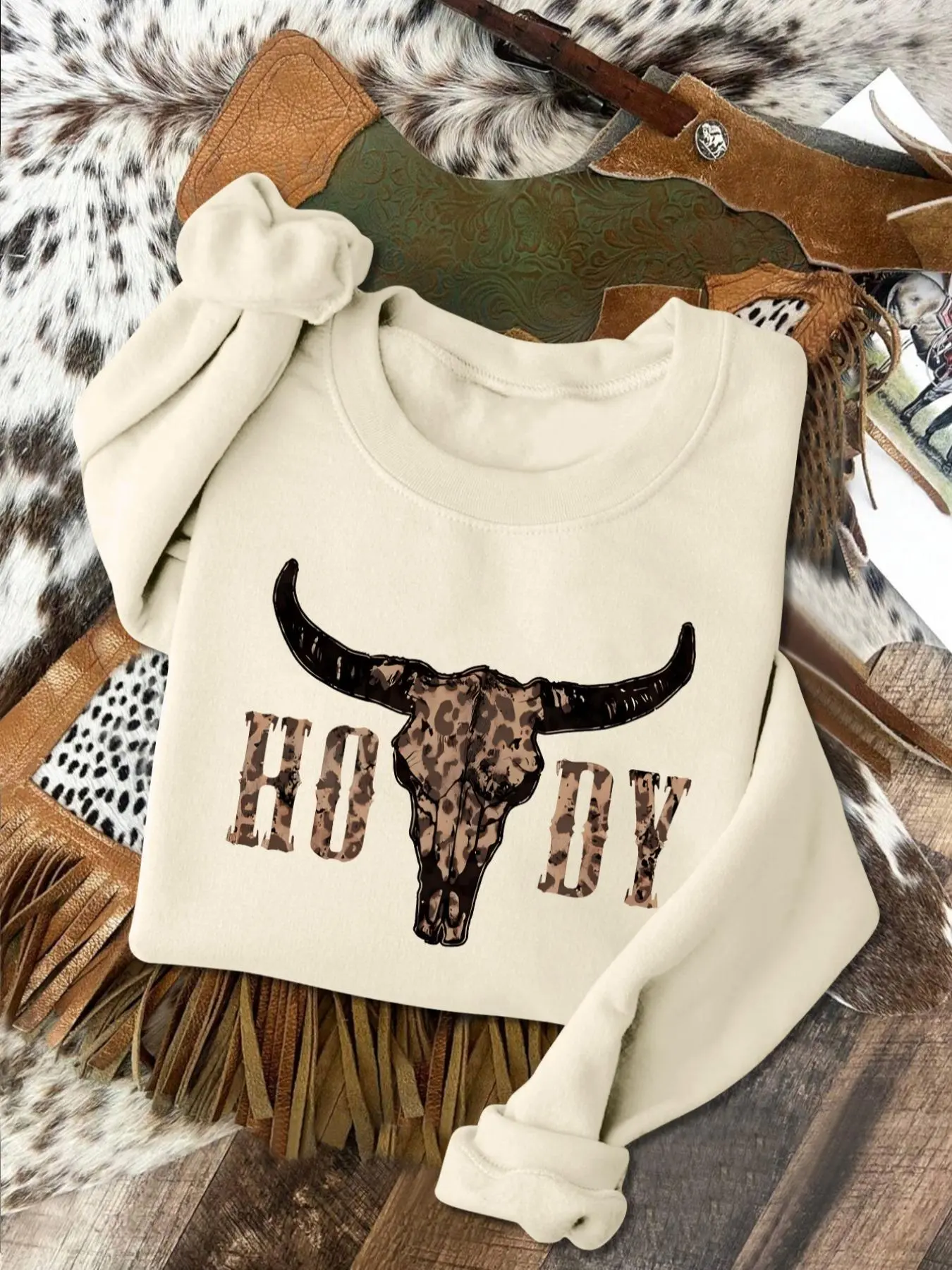 Women's Letter & Bull Head Print Crew Neck Sweatshirt, Casual Long Sleeve Pullover for Fall & Winter, Ladies Clothes for Daily Wear, Womenswear