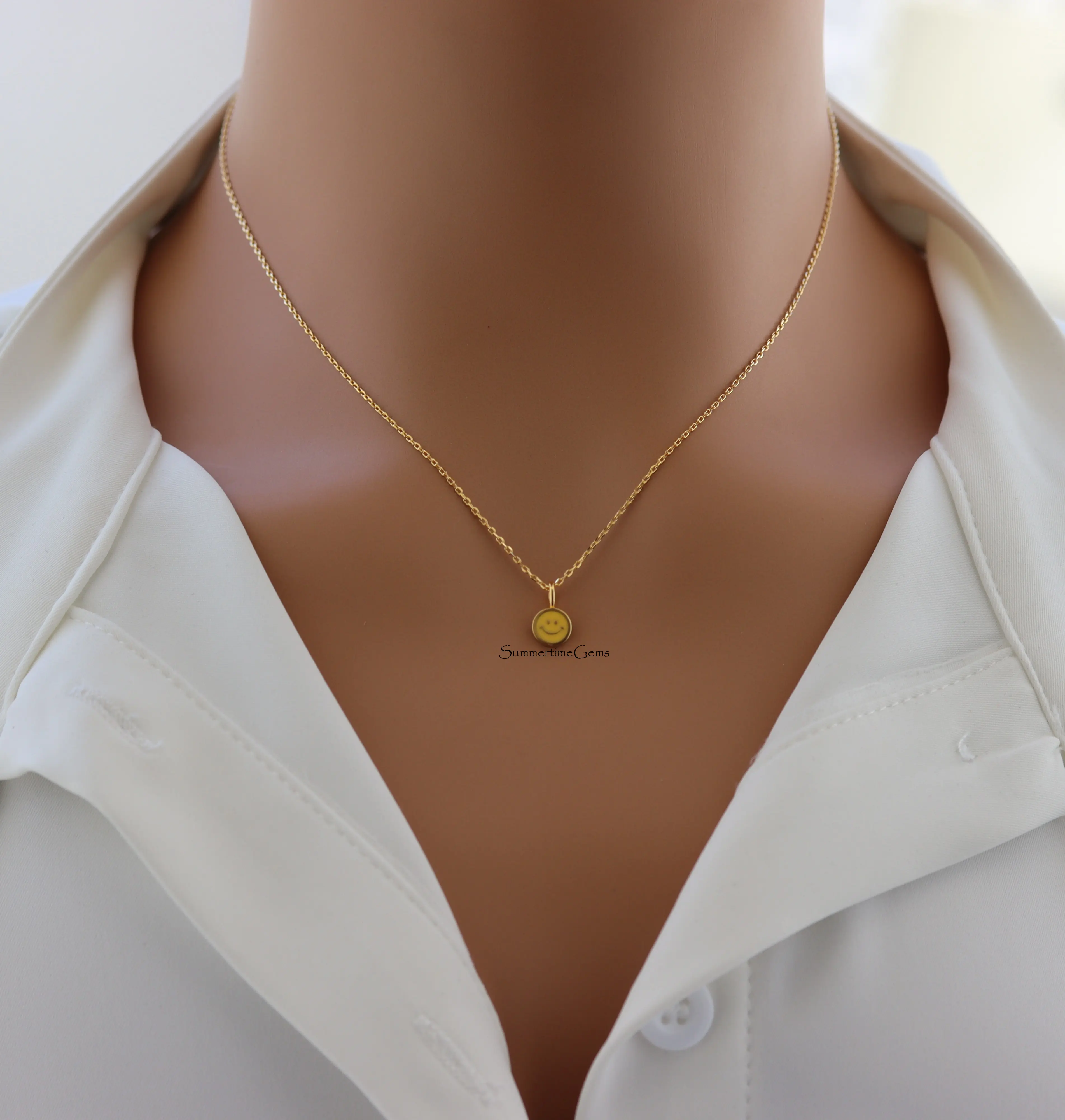 18K Gold Plated Dainty Smiley Face Pendant Necklace – Cheerful & Sparkly Jewelry for Positive Vibes
