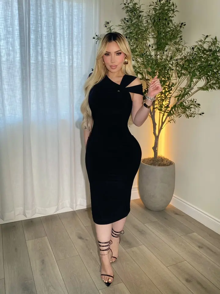 Silhouette Black Maxi Dress￼